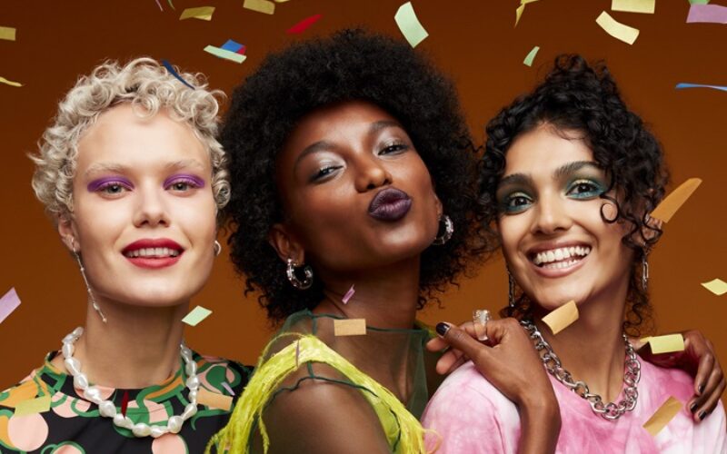 M·A·C Cosmetics te invita a descubrir los productos de maquillaje que no pueden faltar en tu día a día