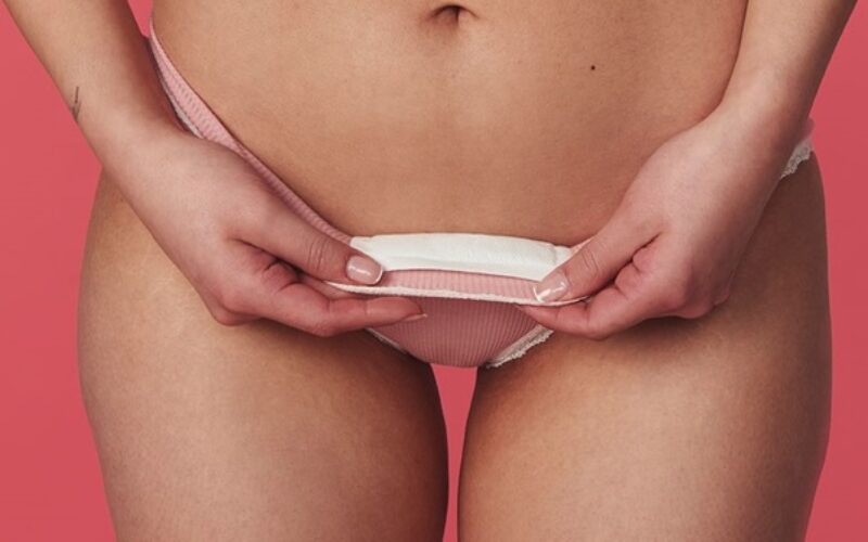 Nosotras lanza parche térmico que promete  aliviar los dolores menstruales