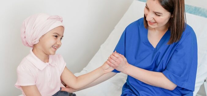 Dan apoyo psicológico gratuito a niños y adolescentes con cáncer